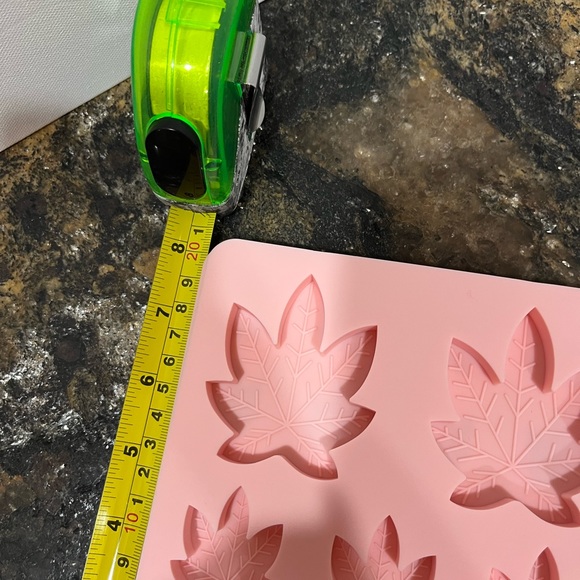 NWOT, TWO Pink silicone candy leaf shaped molds. - Picture 5 of 8